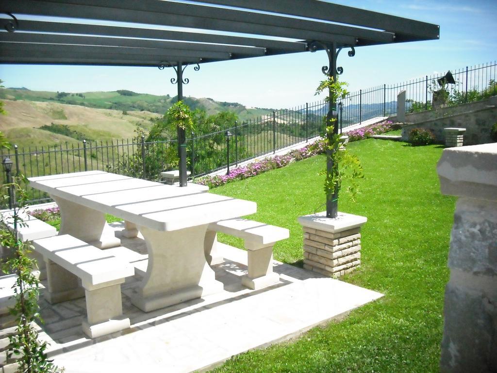 Belvilla By Oyo Graceful Apartment With Garden Petrella Guidi Luaran gambar