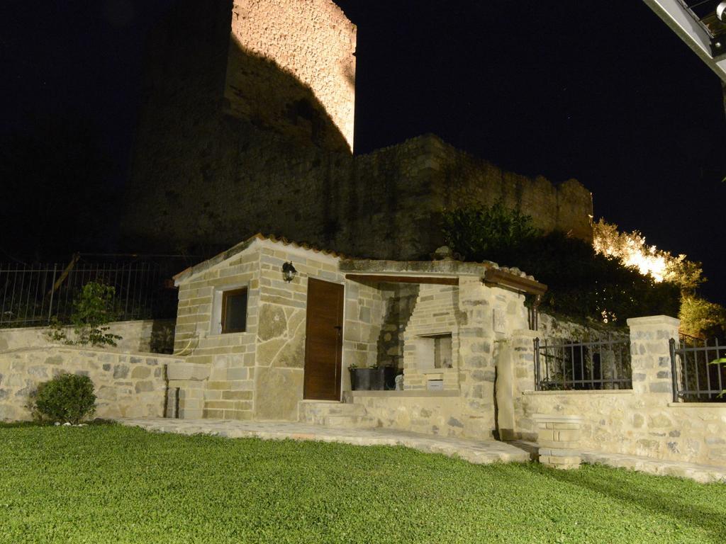 Belvilla By Oyo Graceful Apartment With Garden Petrella Guidi Luaran gambar