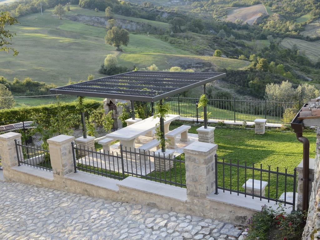 Belvilla By Oyo Graceful Apartment With Garden Petrella Guidi Luaran gambar