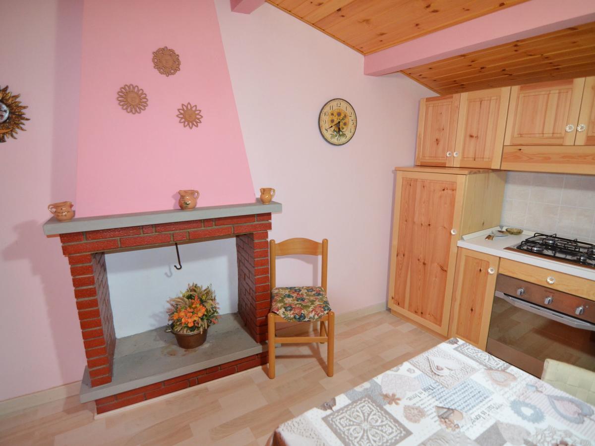 Belvilla By Oyo Graceful Apartment With Garden Petrella Guidi Luaran gambar