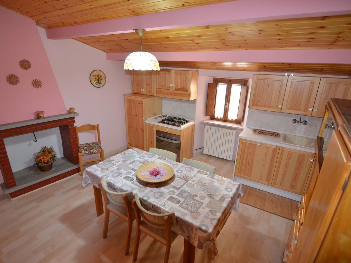 Belvilla By Oyo Graceful Apartment With Garden Petrella Guidi Luaran gambar